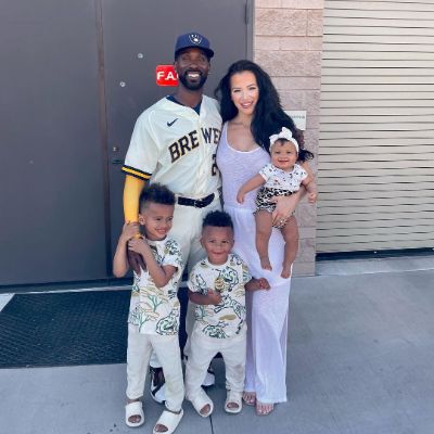 Maria Hanslovan posing for a photo shoot along with her husband, Andrew McCutchen&nbsp;along with her two son and one daughter. 